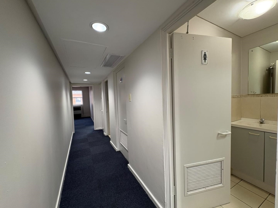 To Let Commercial Property for Rent in Pinelands Western Cape
